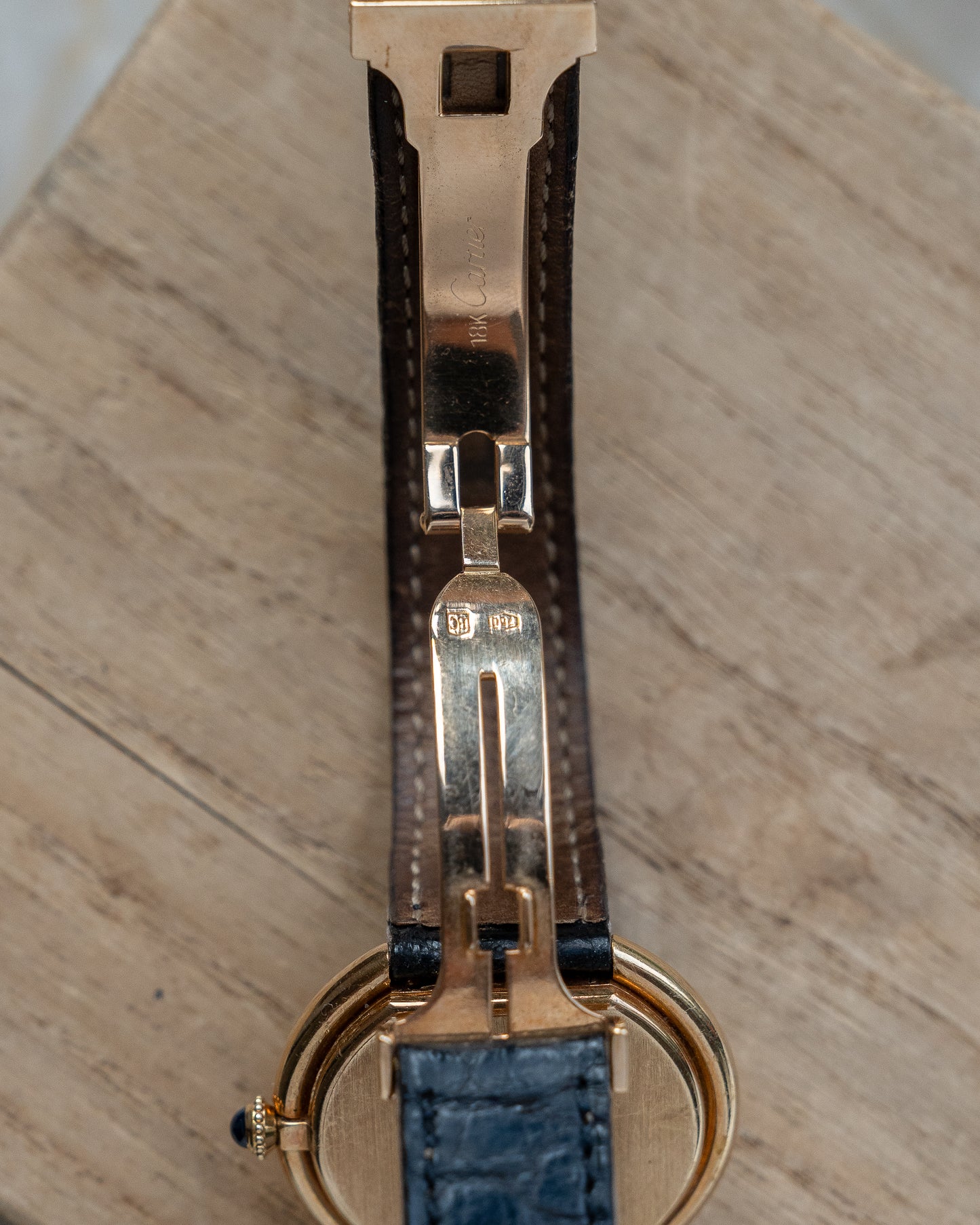 カルティエ エリプス 18K イエローゴールド、パリ ダイヤル、LM サイズ 1970 年代、18K フォールディング バックル付き