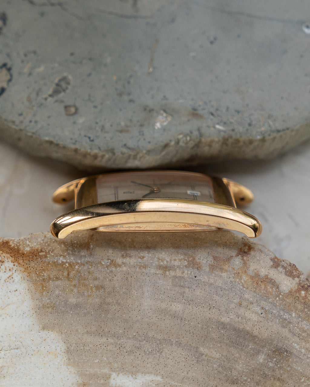 Audermars Piguet Tank in 18k yellow gold featuring a grey dial