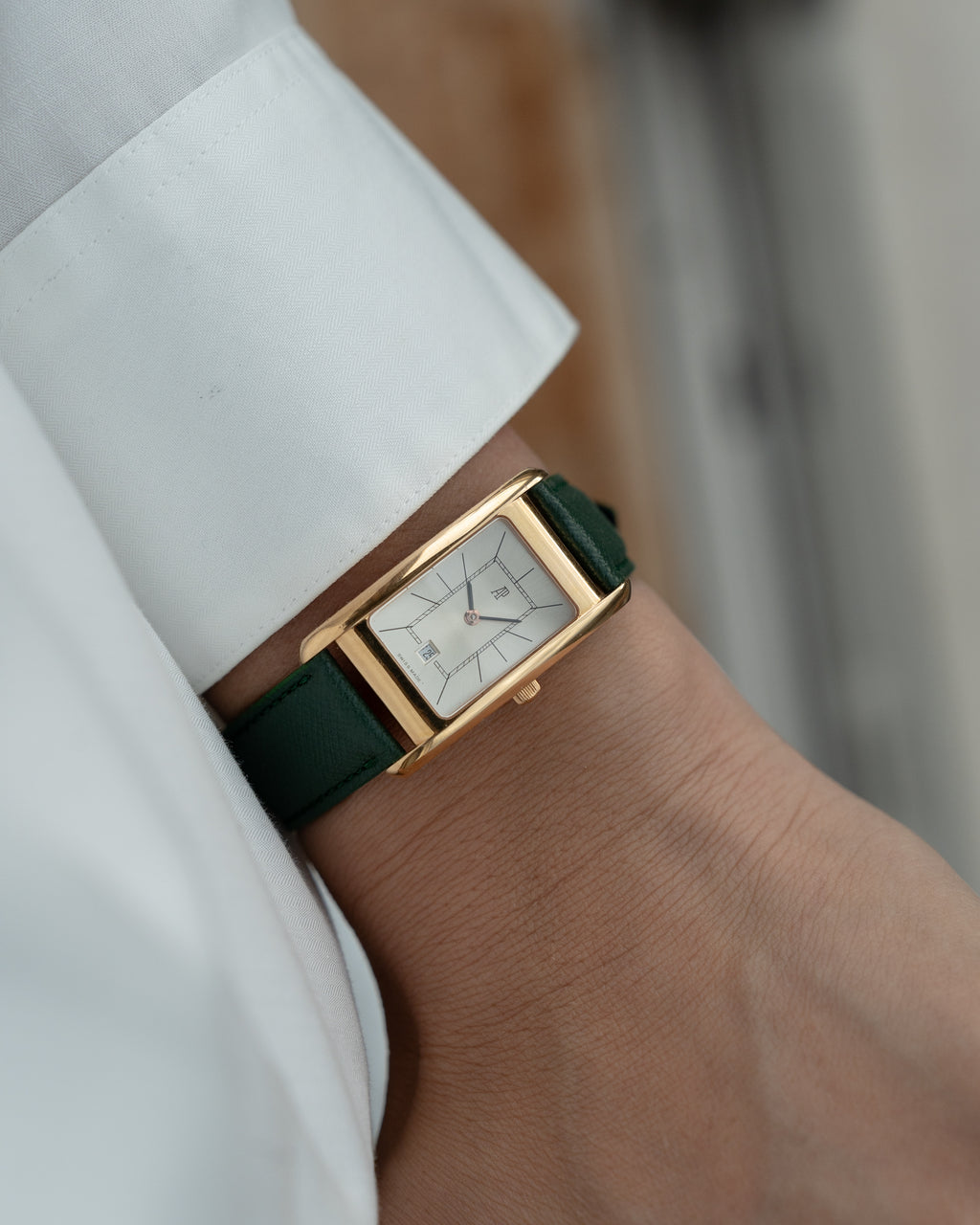 Audermars Piguet Tank in 18k yellow gold featuring a grey dial