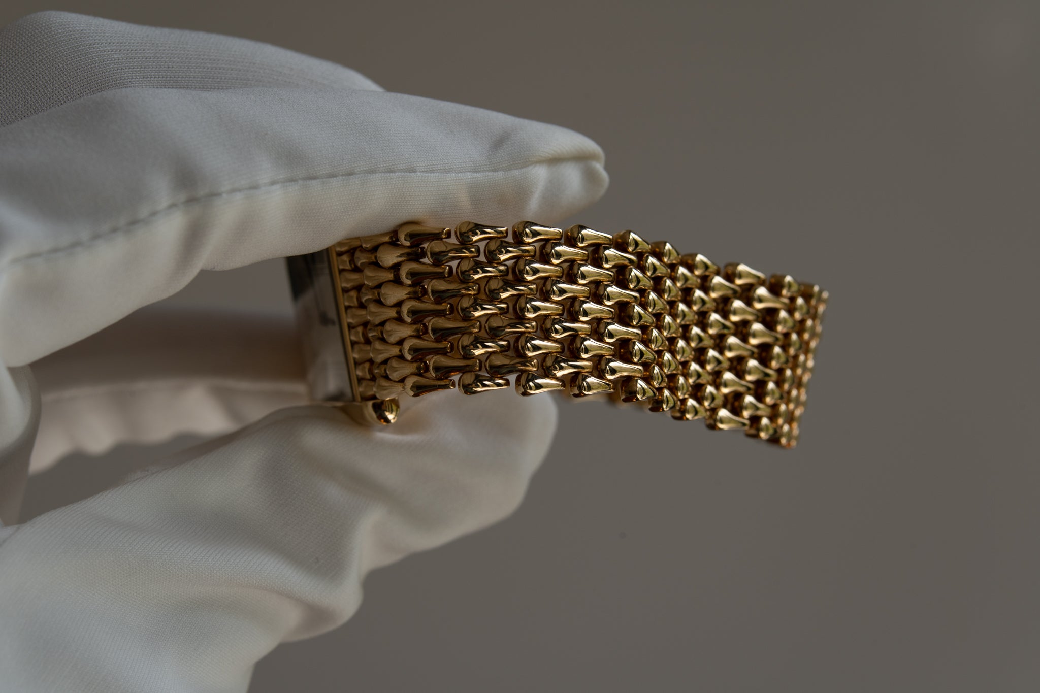 Cartier Tank Louis "Extra Flat" in YG with tear drop Gold bracelet-1990's