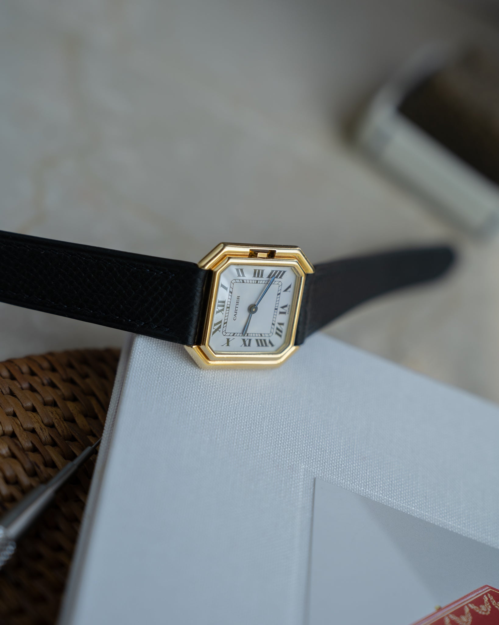 Cartier Ceinture 18k LM size Yellow Gold, Paris dial - mechanical wind movement