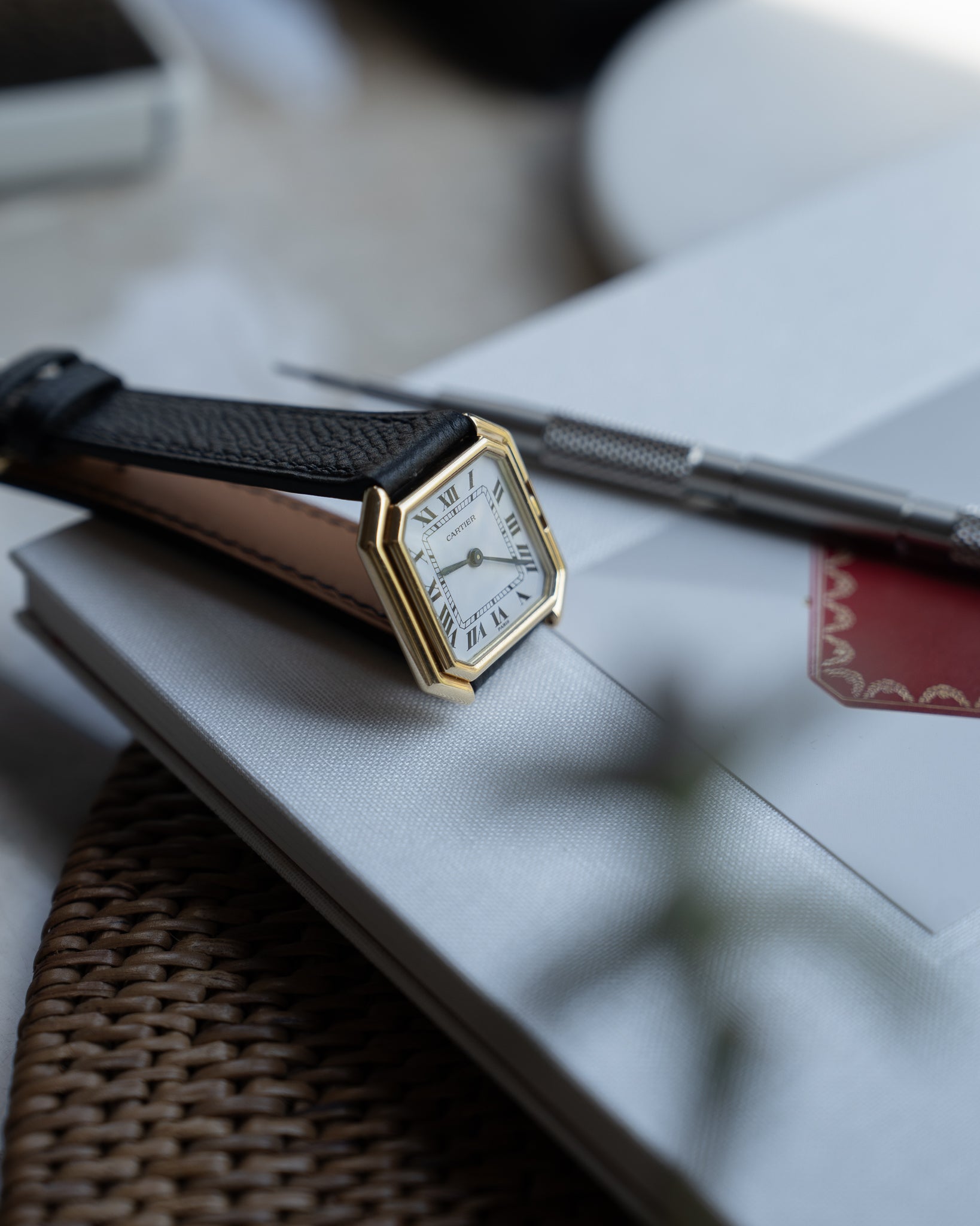Cartier Ceinture 18k LM size Yellow Gold, Paris dial - mechanical wind movement