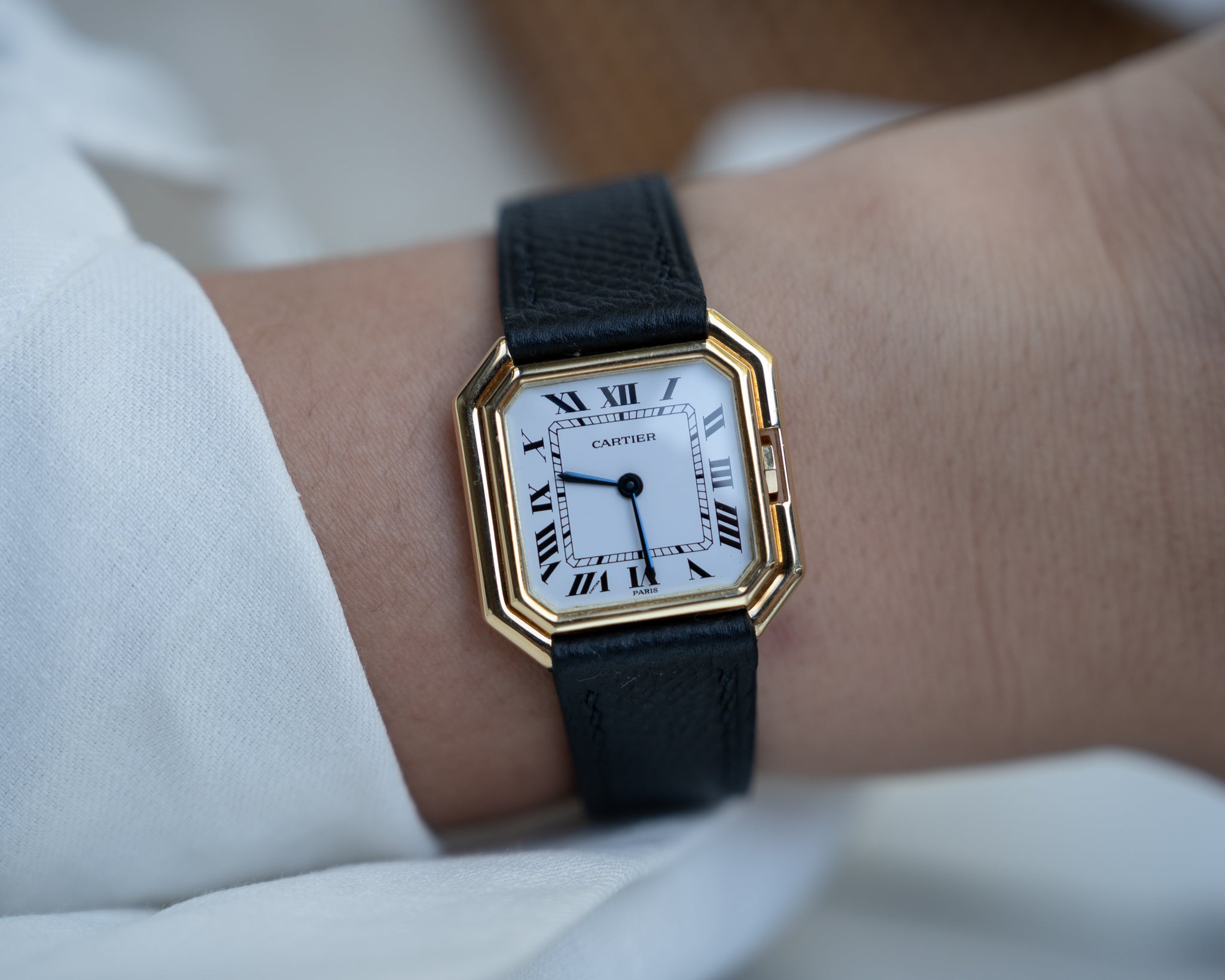 Cartier Ceinture 18k LM size Yellow Gold, Paris dial - mechanical wind movement