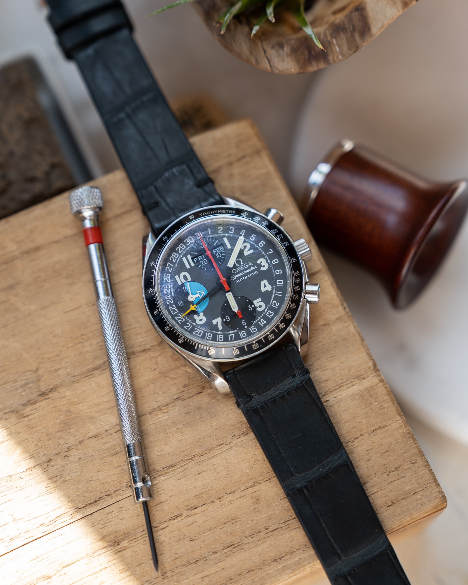 Omega speedmaster outlet reduced thickness