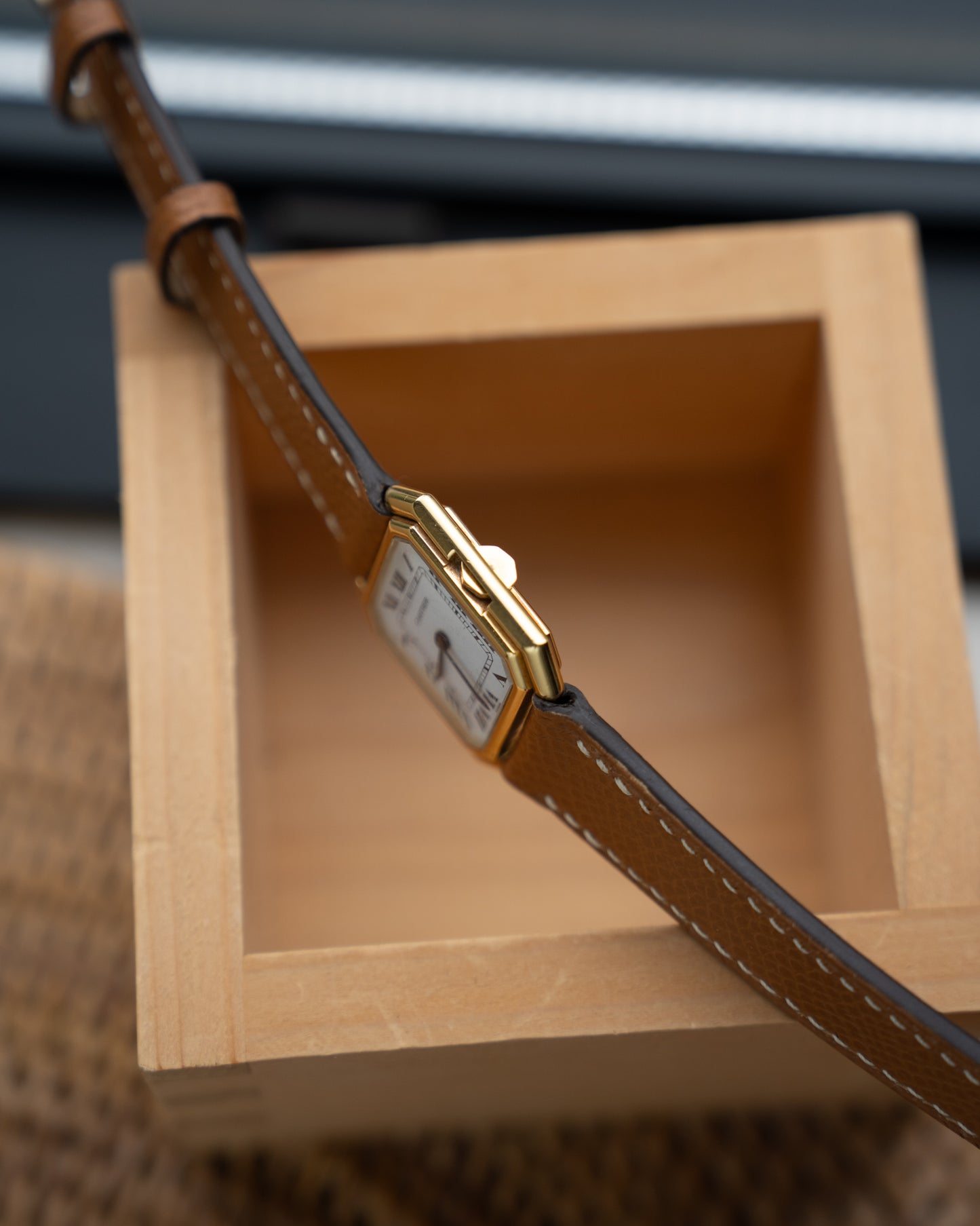 Cartier Ceinture 18k LM Yellow Gold, Paris dial - mechanical movement - box & papers, original owner