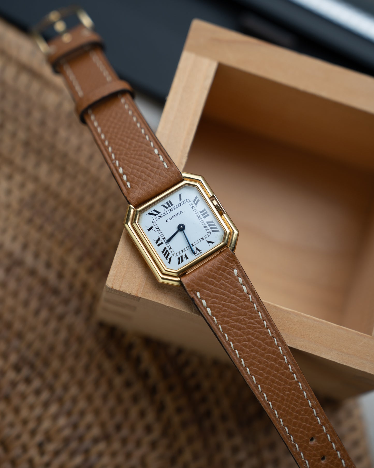 Cartier Ceinture 18k LM Yellow Gold, Paris dial - mechanical movement - box & papers, original owner