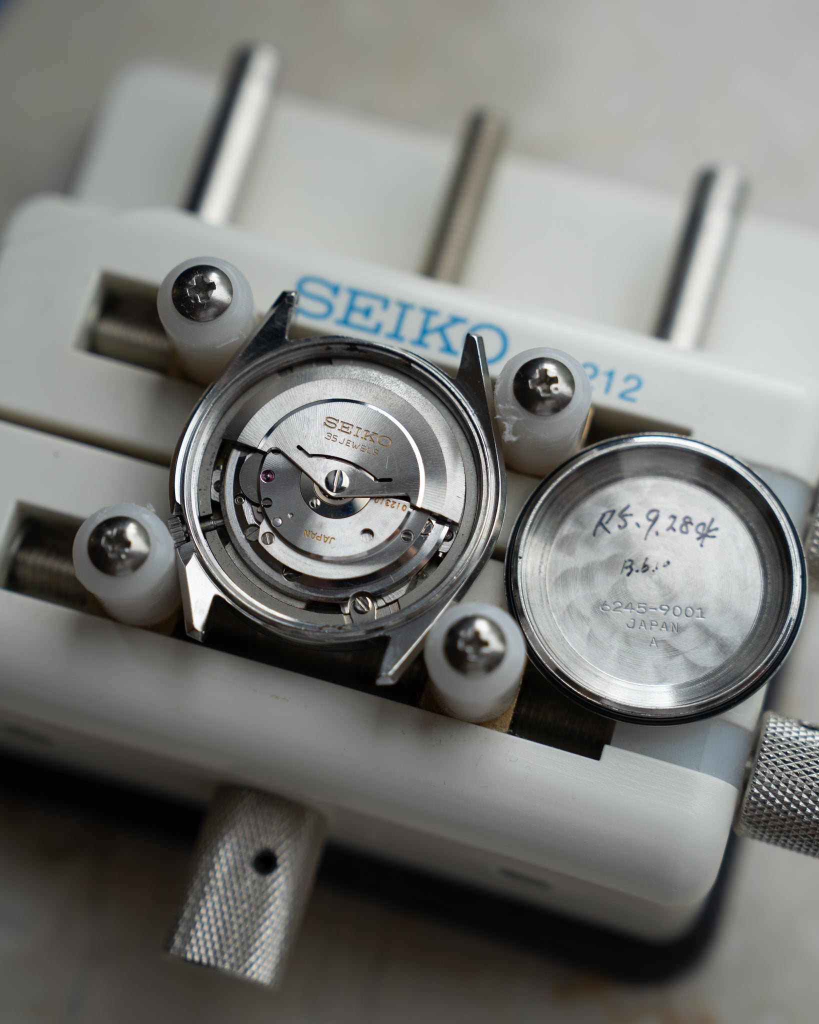 Seiko movement outlet table