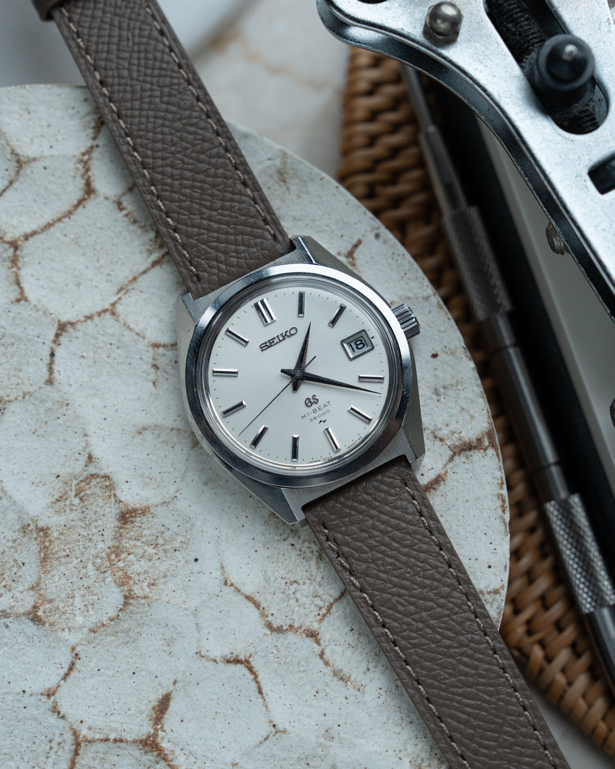 Grand Seiko 4522-8000 hibeat in steel from 1969 January
