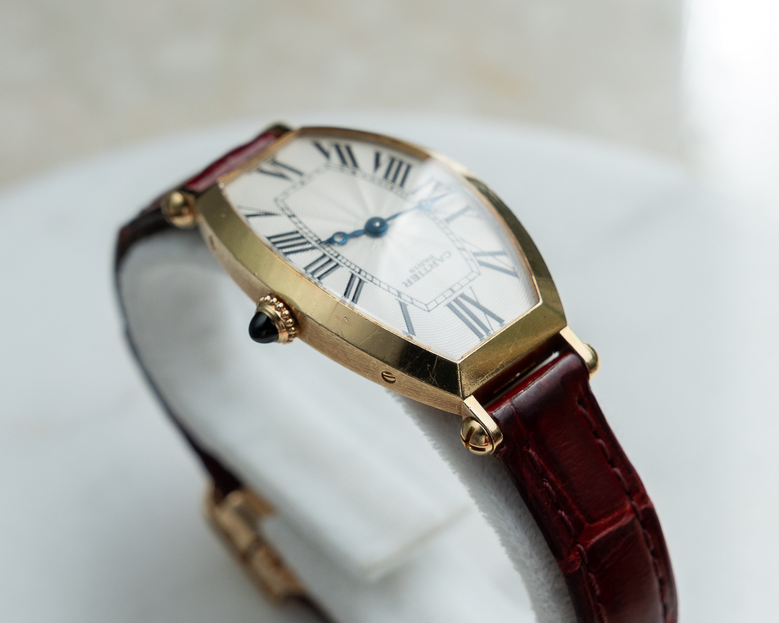 Cartier CPCP "Collection Prive", Tonneau ref 2595 in 18k Yellow Gold, SM size, full set