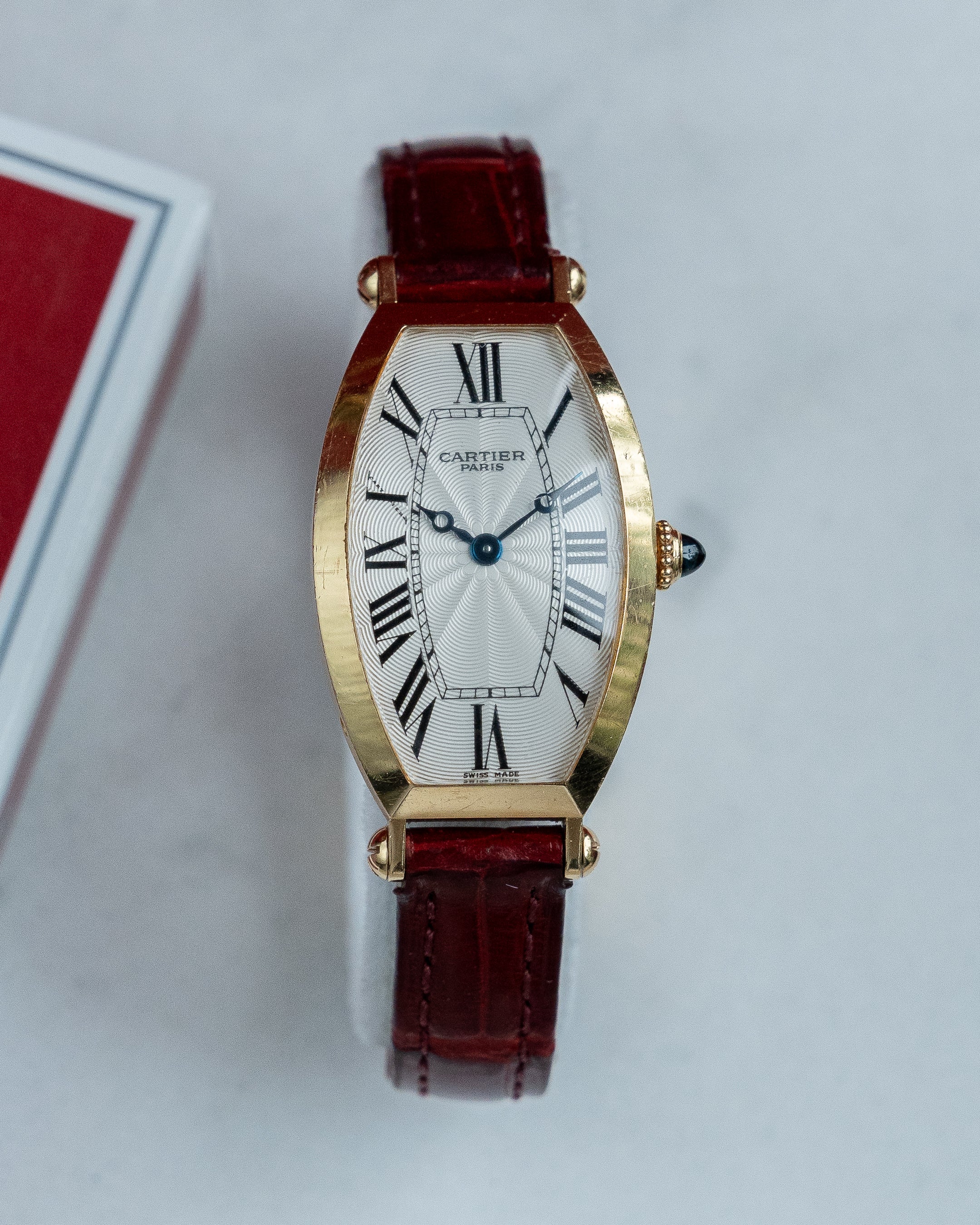 Cartier CPCP "Collection Prive", Tonneau ref 2595 in 18k Yellow Gold, SM size, full set