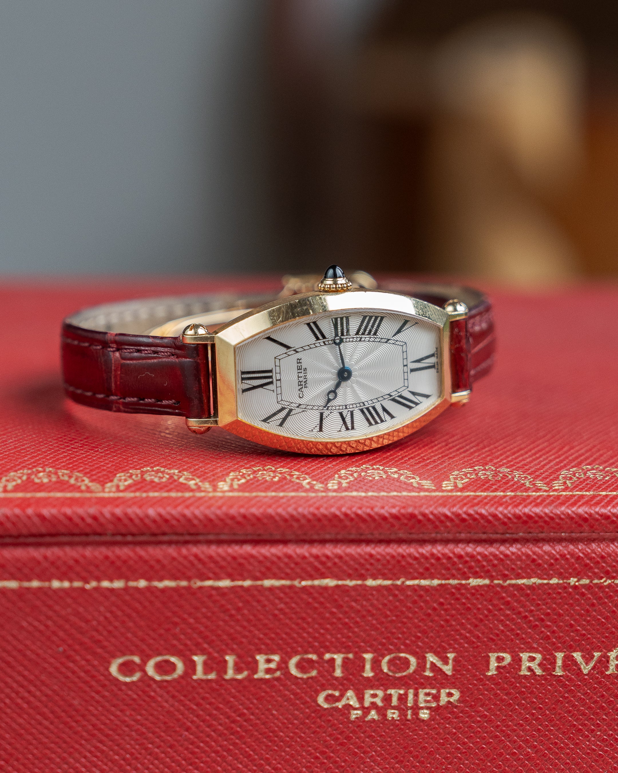 Cartier CPCP "Collection Prive", Tonneau ref 2595 in 18k Yellow Gold, SM size, full set