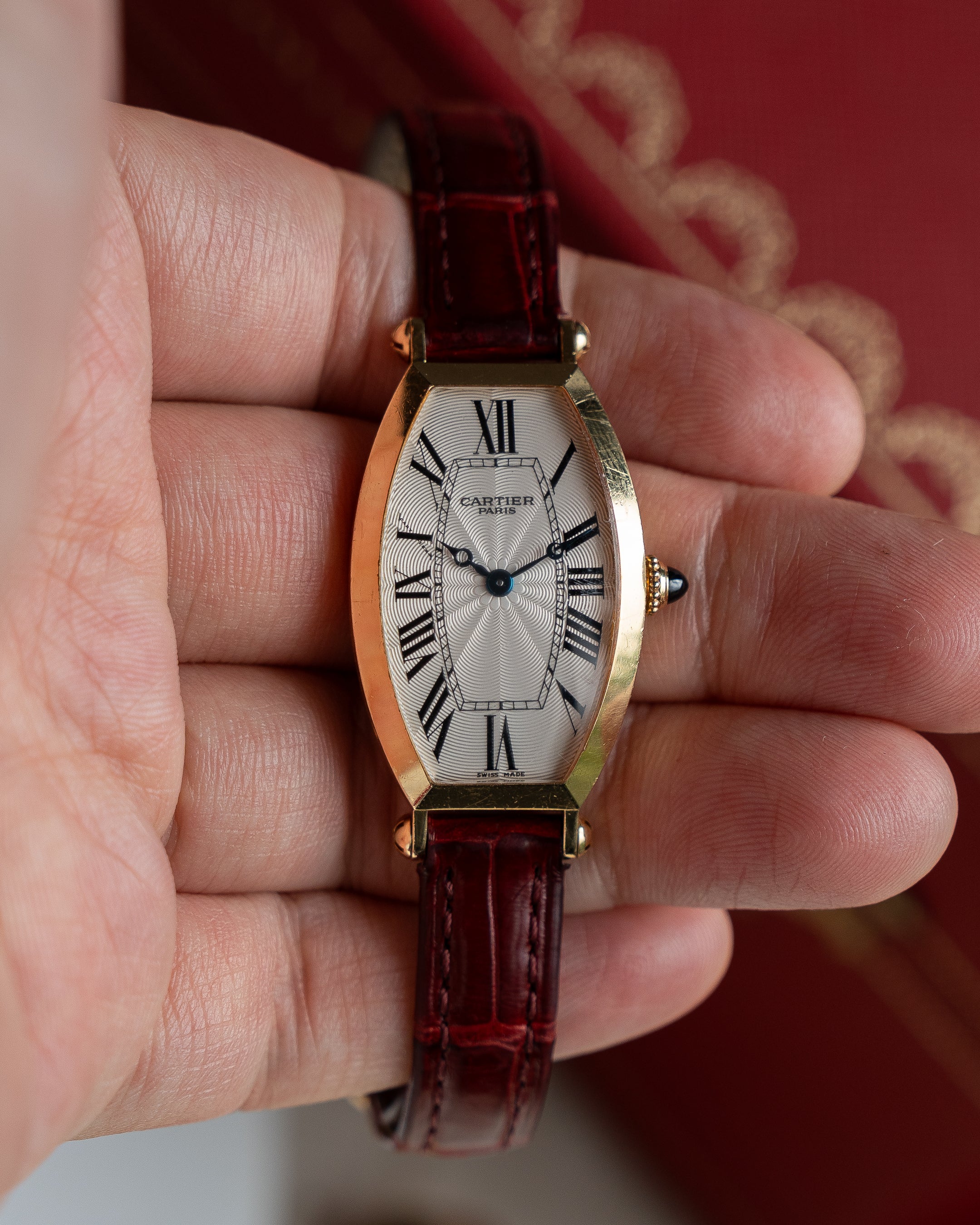 Cartier CPCP "Collection Prive", Tonneau ref 2595 in 18k Yellow Gold, SM size, full set