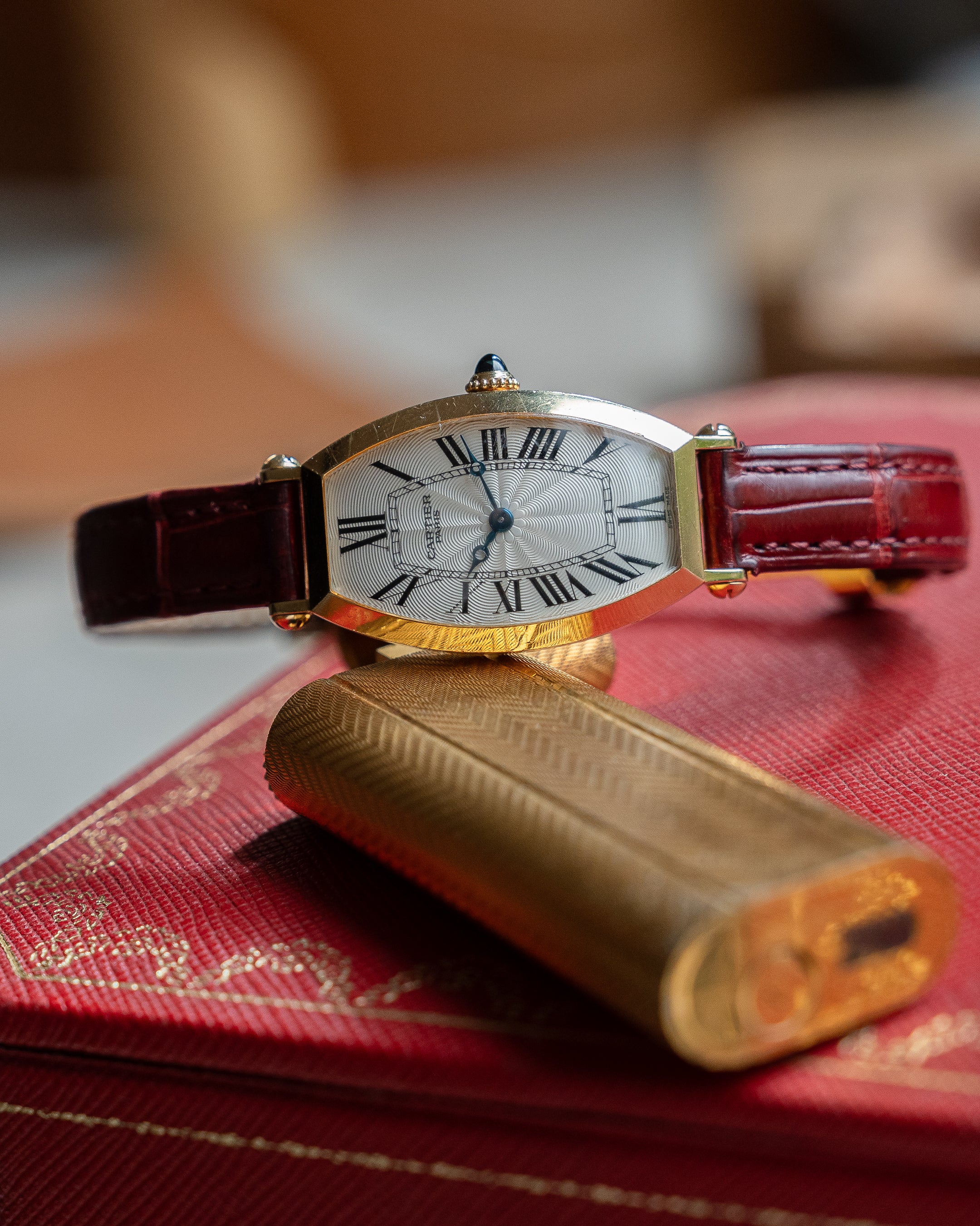 Cartier CPCP "Collection Prive", Tonneau ref 2595 in 18k Yellow Gold, SM size, full set