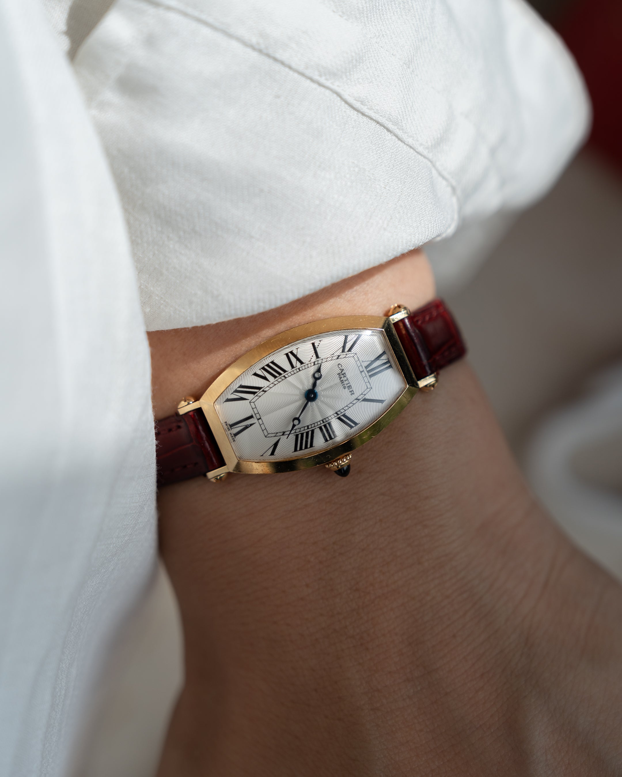 Cartier CPCP "Collection Prive", Tonneau ref 2595 in 18k Yellow Gold, SM size, full set