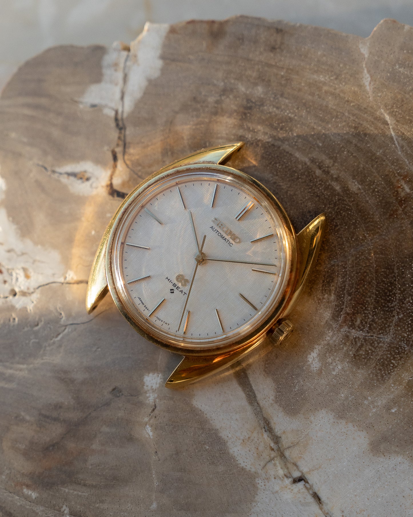 Grand Seiko 5641-7005 linen dial in 18k Yellow Gold, April 1971 with GS gold buckle