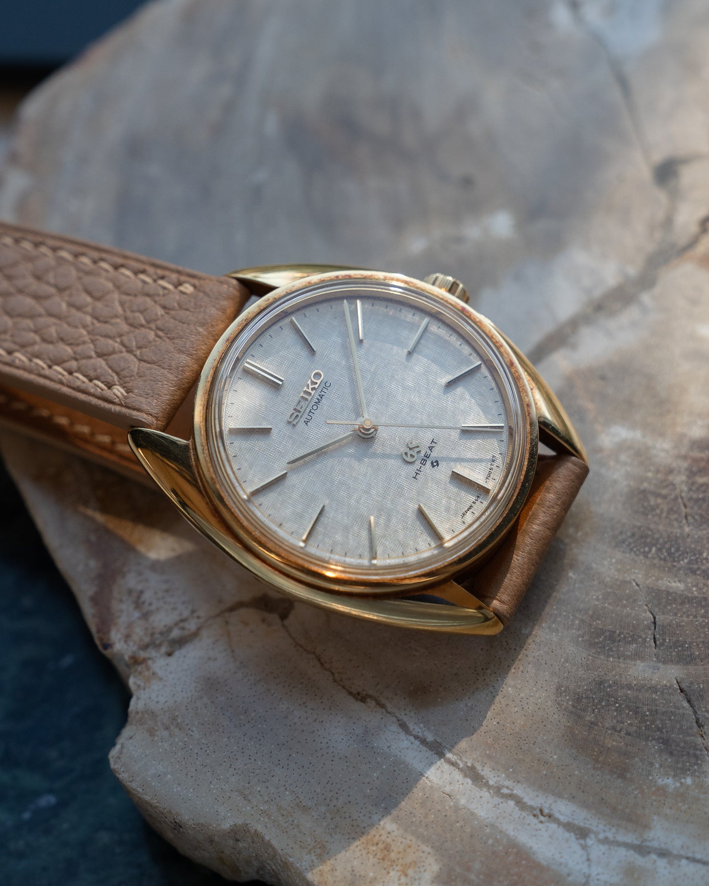 Grand Seiko 5641-7005 linen dial in 18k Yellow Gold, April 1971 with GS gold buckle