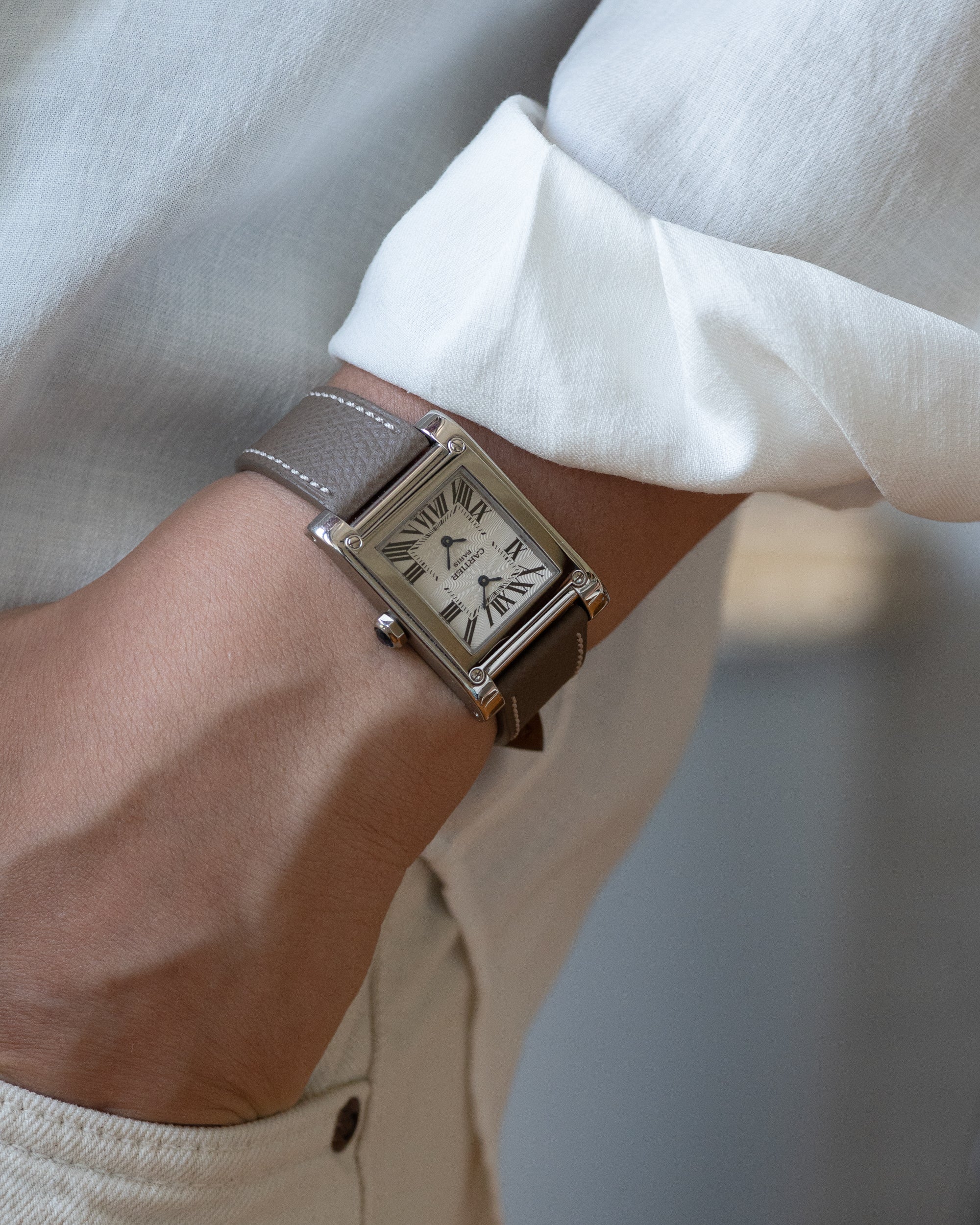 Cartier tank a vis dual online time