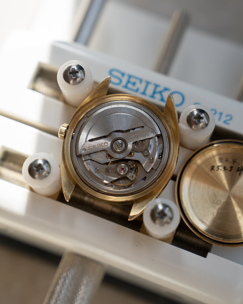 Grand Seiko 5646-7005 linen dial in 18k solid gold August 1970