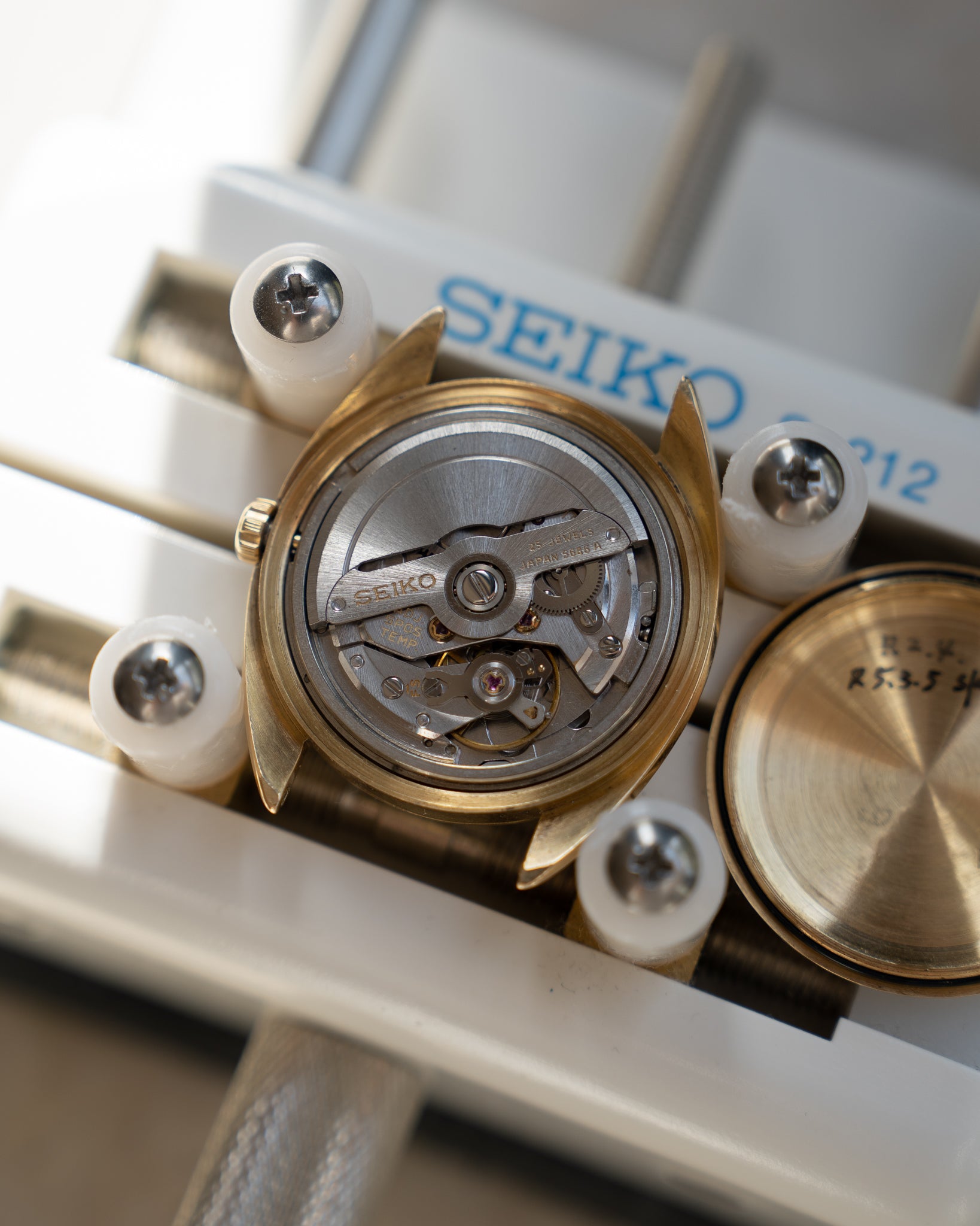 Grand Seiko 5646-7005 linen dial in 18k solid gold August 1970