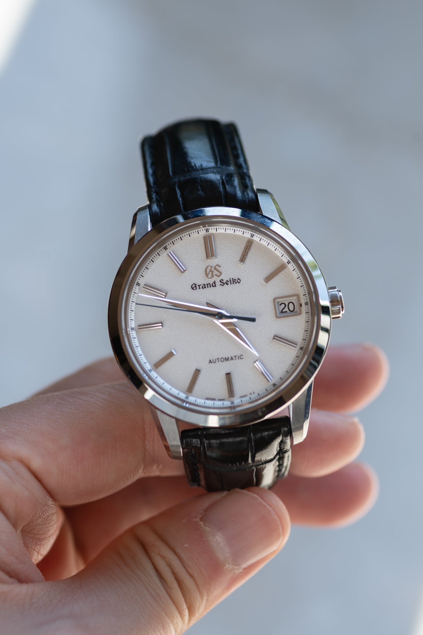 Grand Seiko SBGR305 sand texture dial Limited to 965 pieces