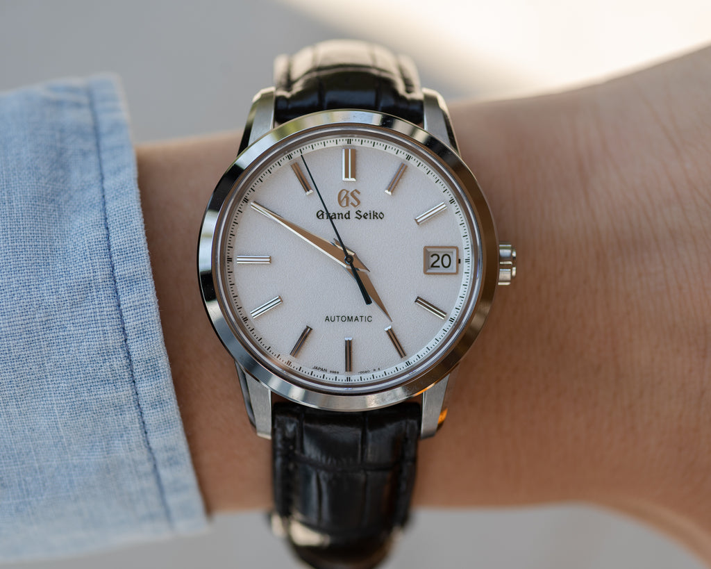 Grand Seiko SBGR305 sand texture dial Limited to 965 pieces