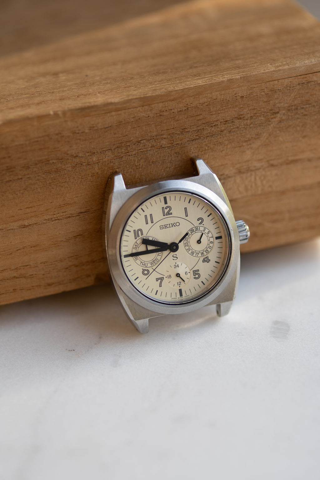 Seiko SCFM001 5Y89 calendar quartz watch