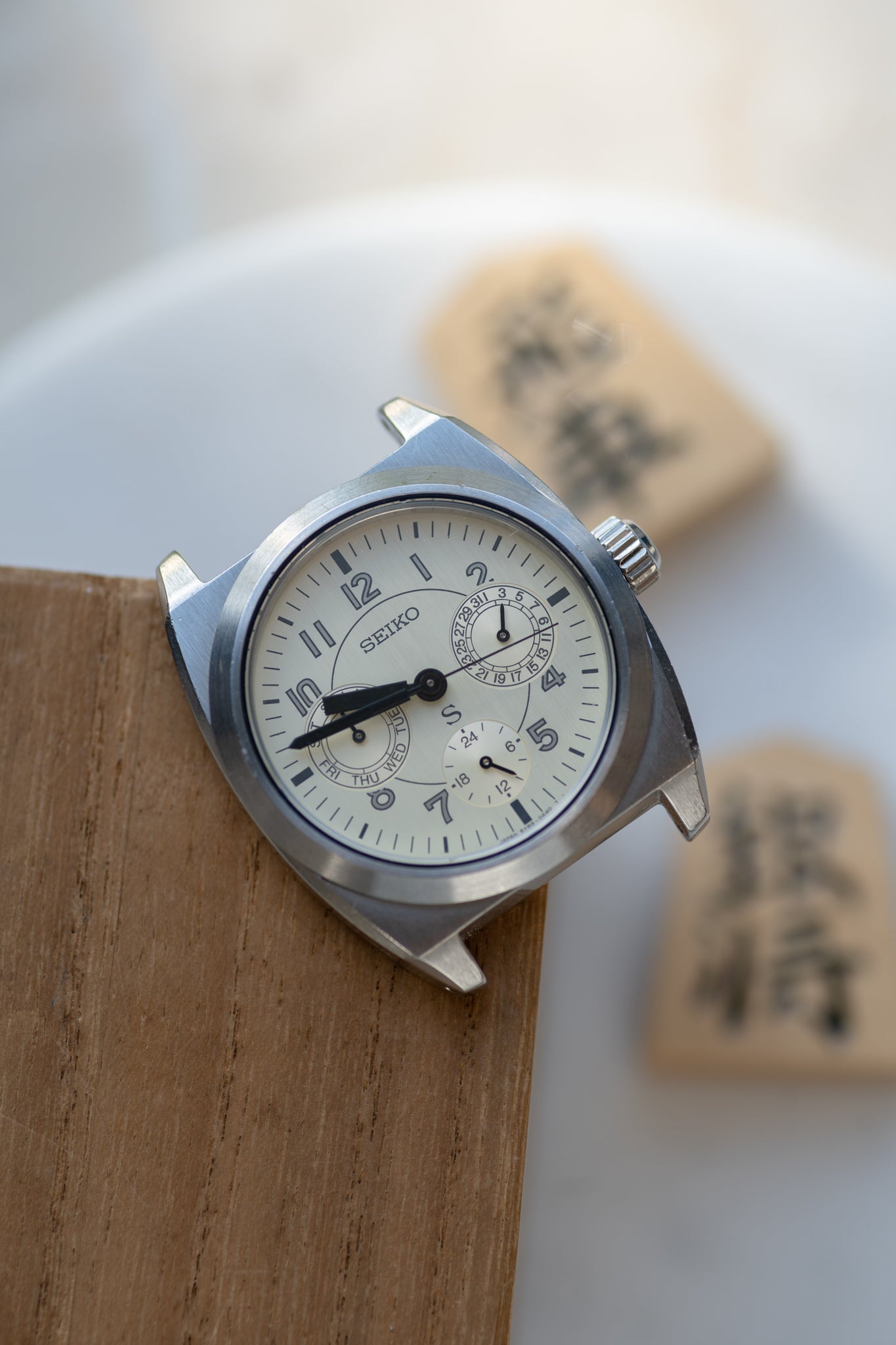 Seiko SCFM001 5Y89 calendar quartz watch
